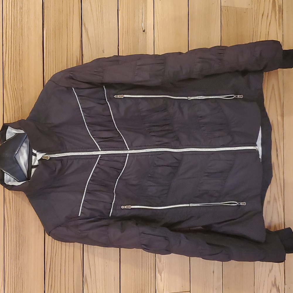 Lululemon Outward Bound Puffer Jacket in Black and White